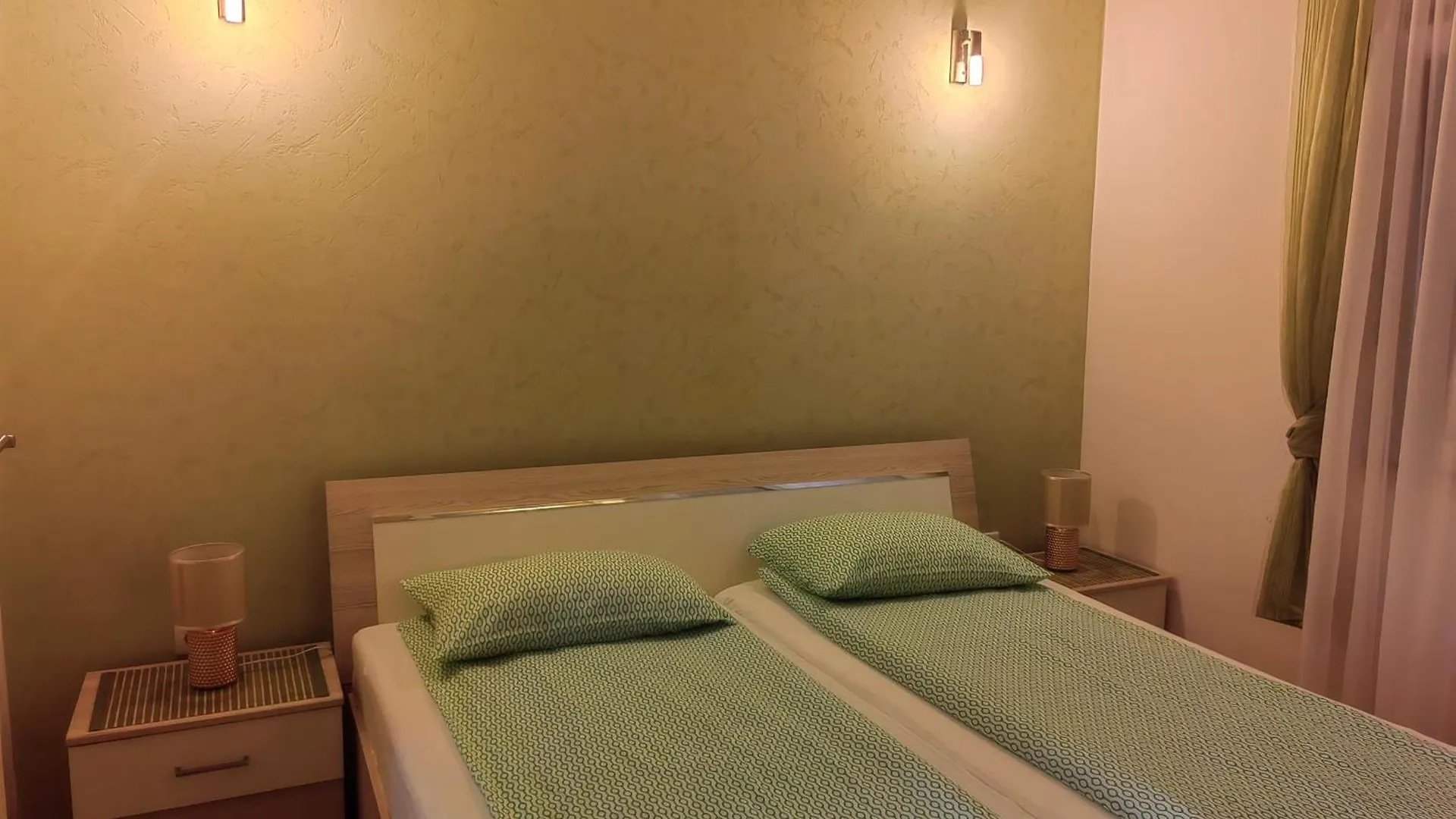 Kb Apartments نين